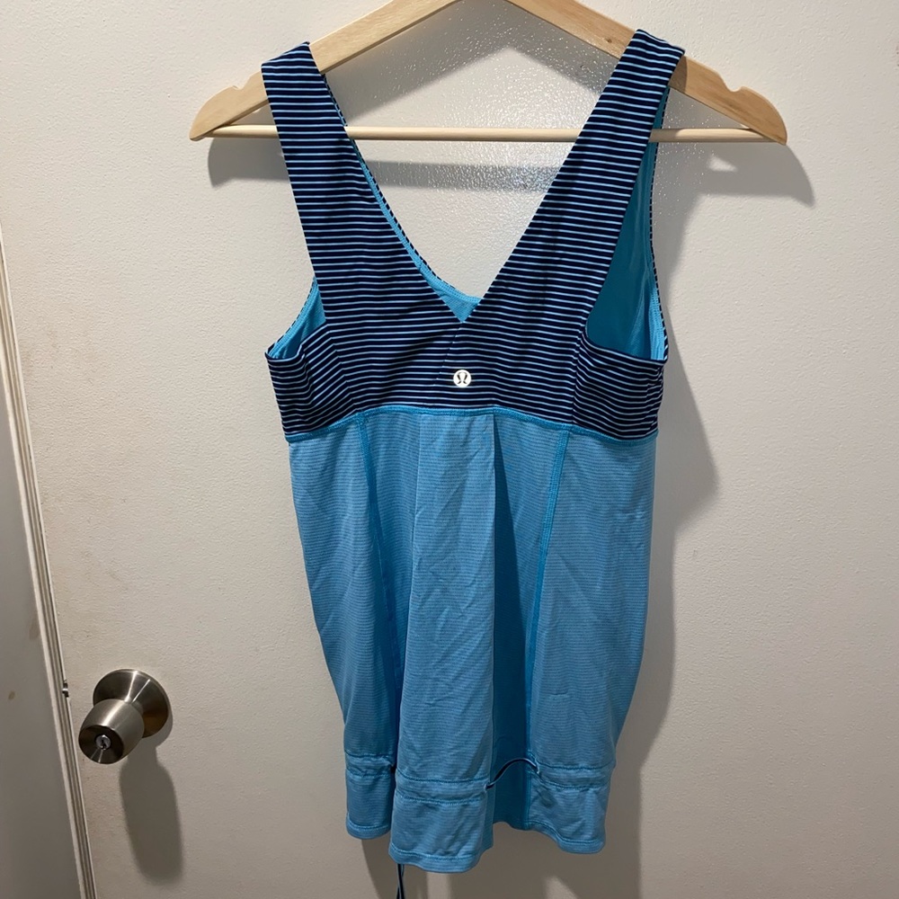 SIZE 6 LULULEMON ATHLETIC TANK
